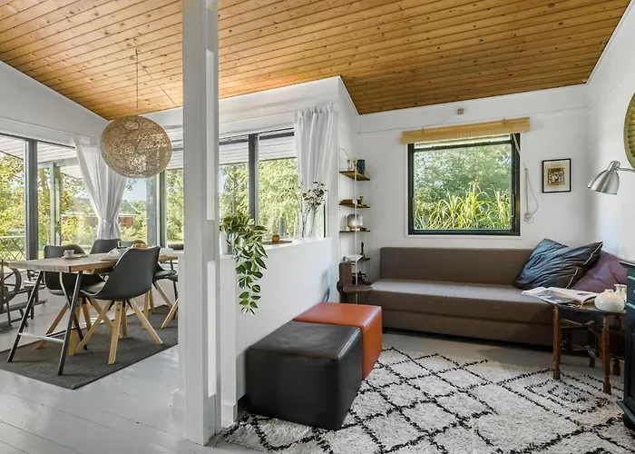 3 Bedroom Lovely In Holiday home