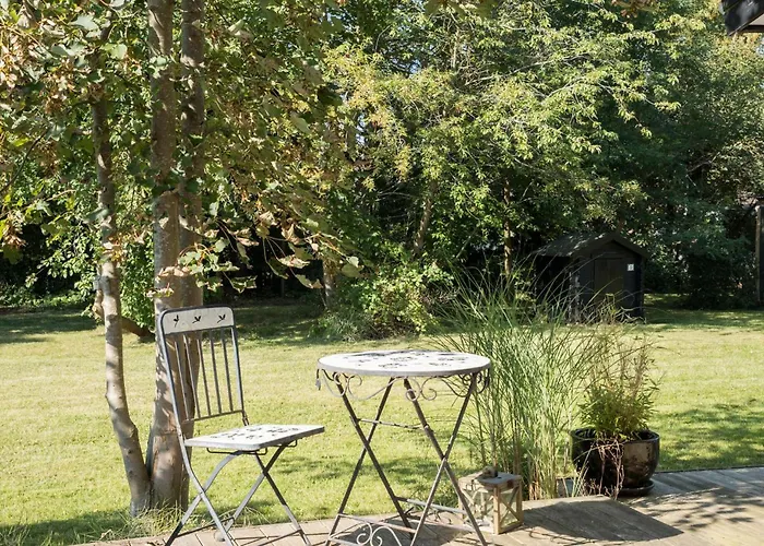3 Bedroom Lovely In Holiday home